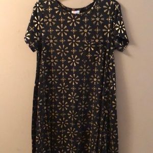 Black and Gold Elegant Carly